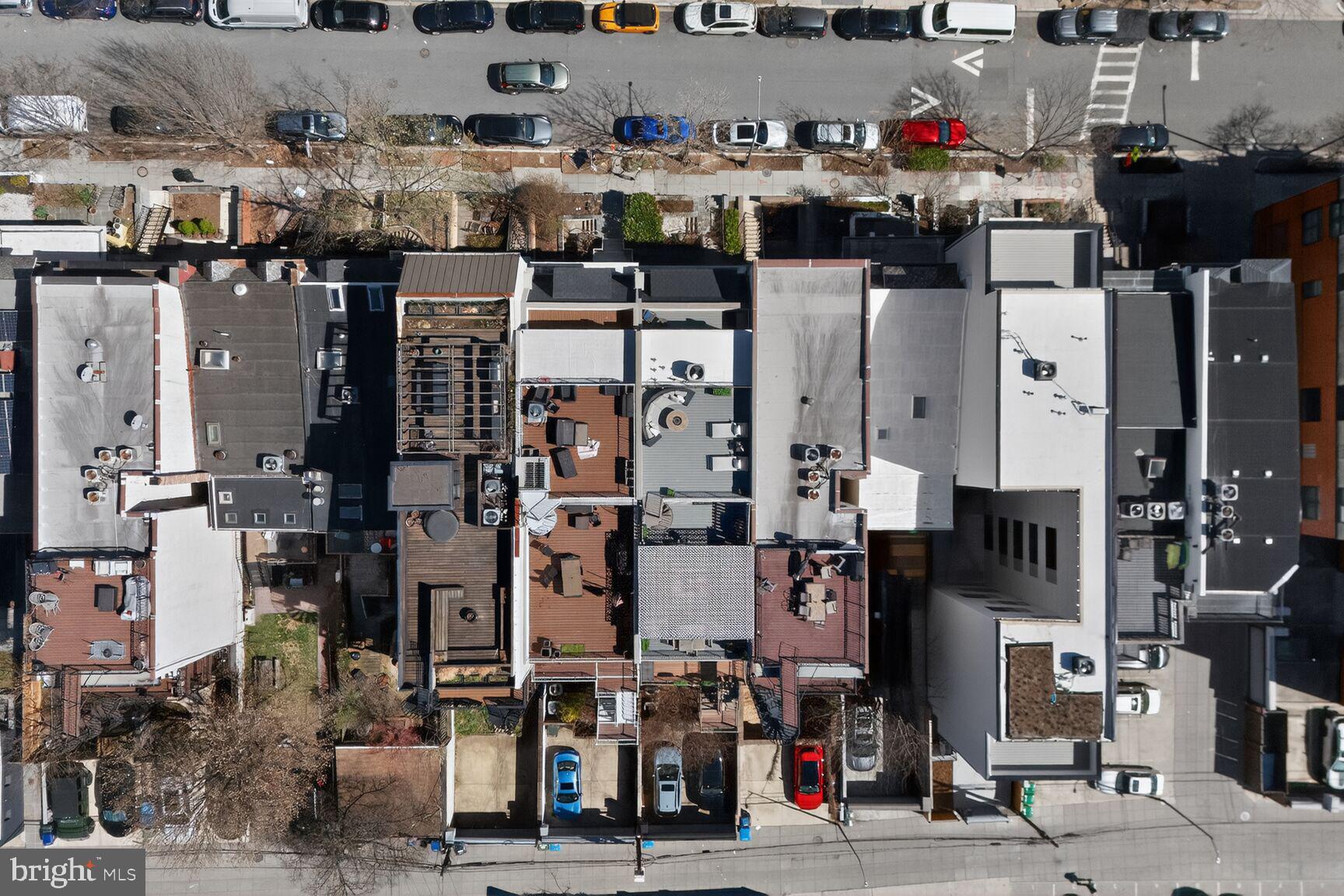 2446 Ontario Road Northwest, Unit 4 Washington, DC 20009 - Photo 43 of 65 a city street filled with lots of traffic