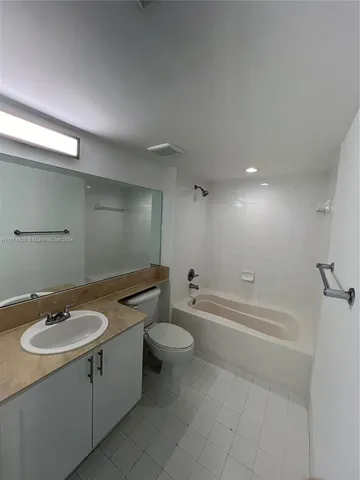 $449,900 | 1155 Brickell Bay Drive, Unit 3205, Miami, FL 33131