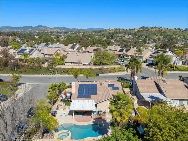 $924,900 | 27209 Bidwell Lane, Valencia, CA 91354