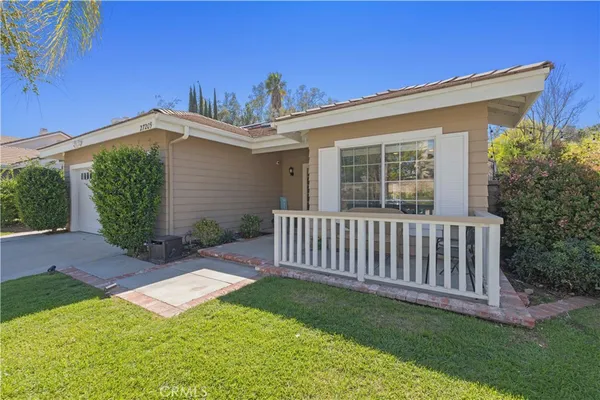 $924,900 | 27209 Bidwell Lane, Valencia, CA 91354