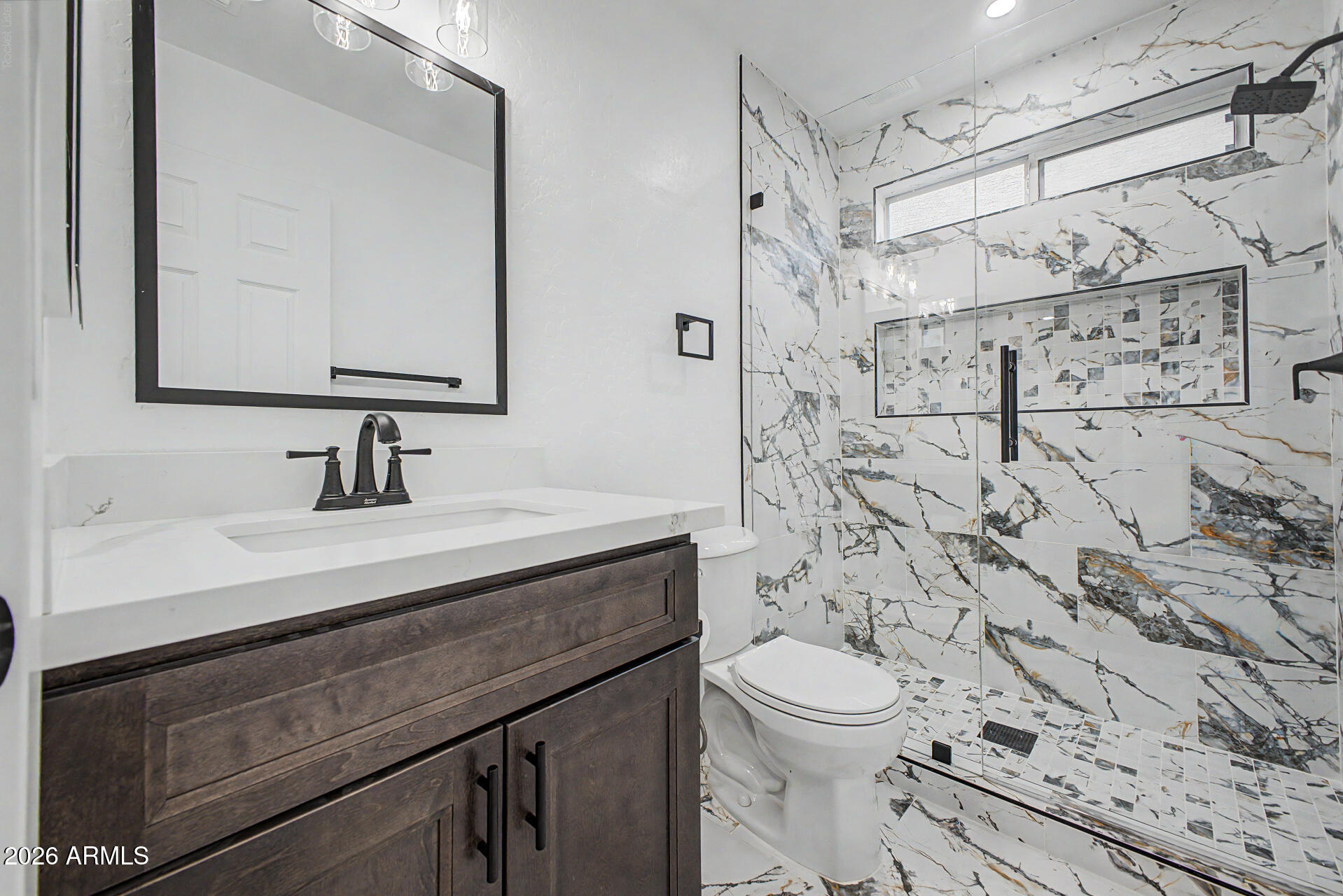 916 East Harwell Road Phoenix, AZ 85042 - Photo 16 of 28 Bathroom
