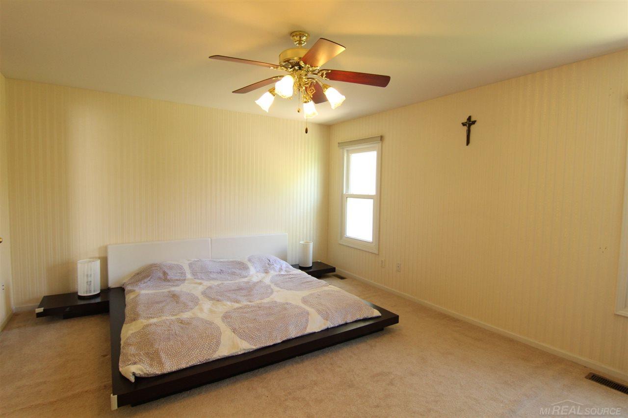 898 Rambling Drive Rochester, MI 48307 - Photo 34 of 45 31291388-33.JPG