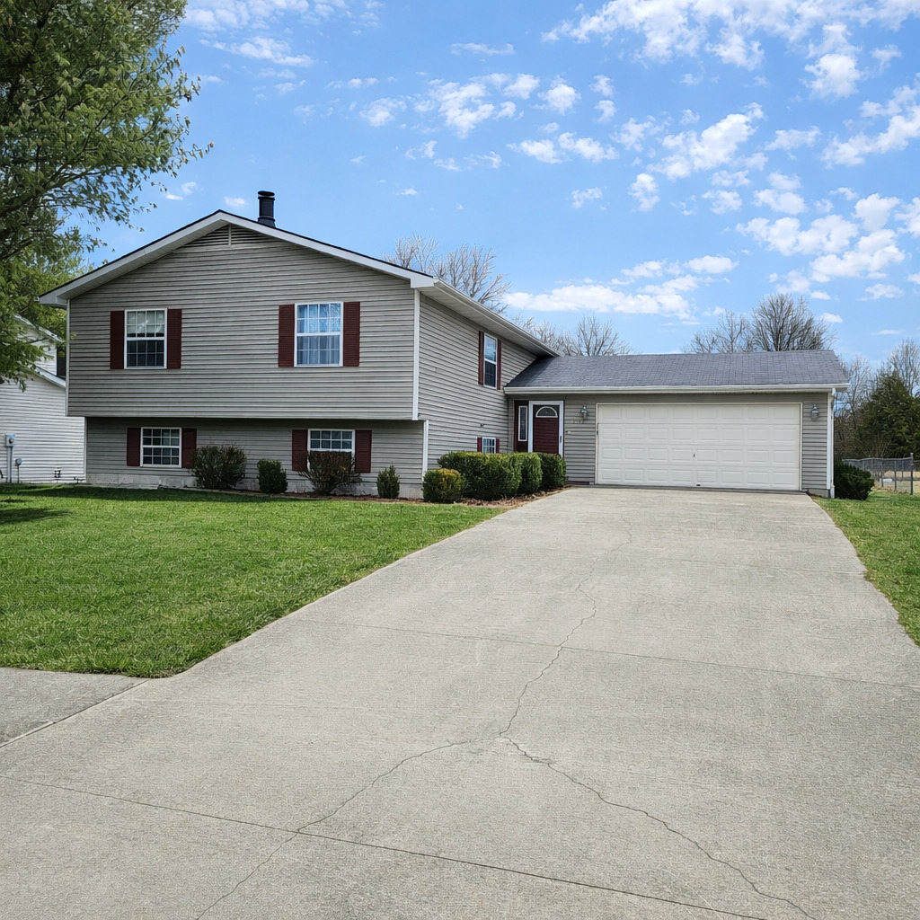 4412 Woodglen Lane Mount Vernon, IL 62864 - Photo 1 of 35 a front view of house with yard