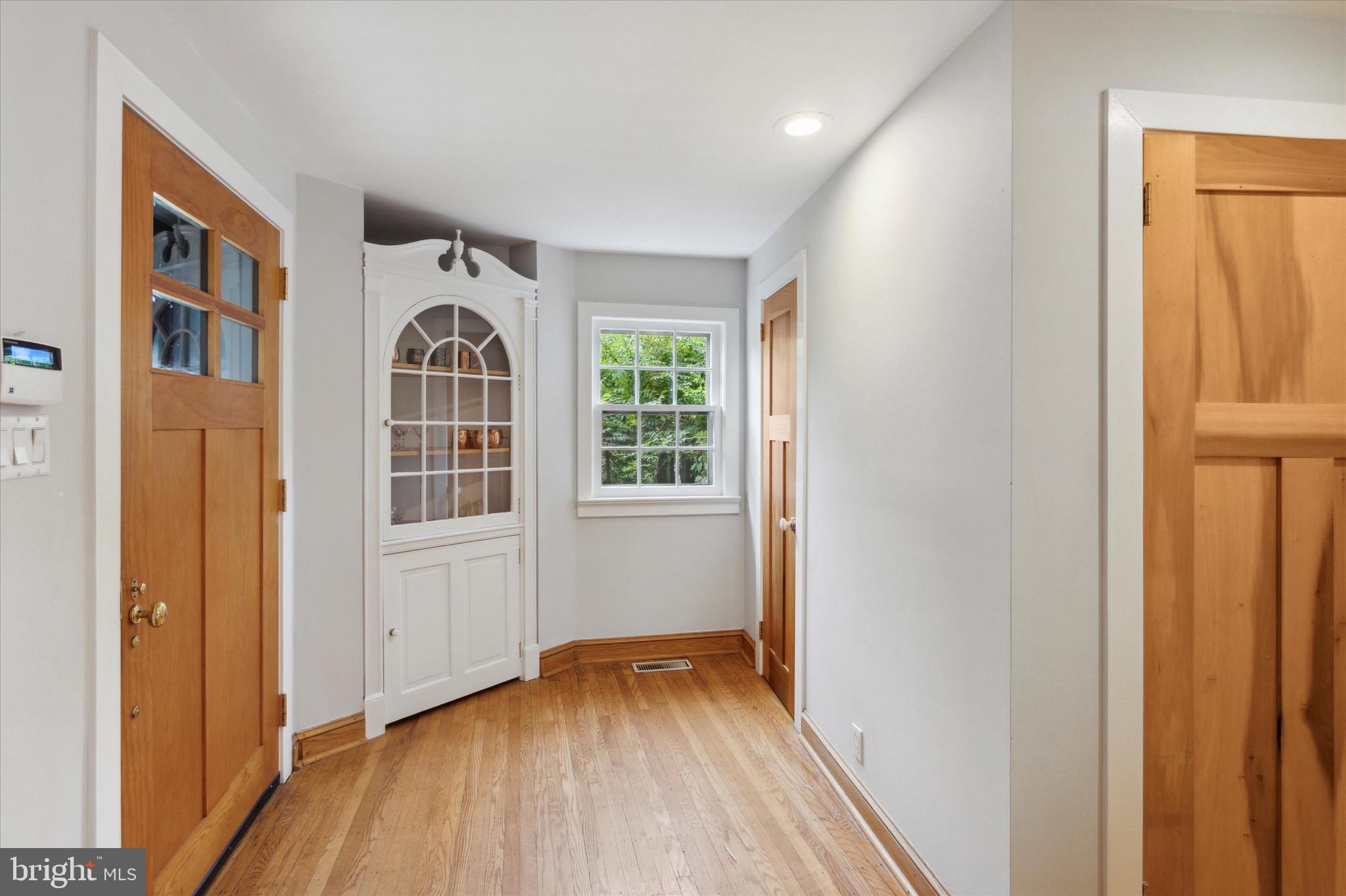 118 West Clearfield Road Havertown, PA 19083 - Photo 3 of 32 Foyer