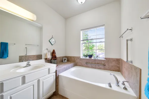 $250,000 | 2815 Kings Crossing Drive, Unit 214, Kingwood, TX 77345