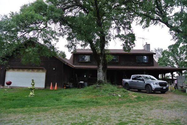 a view of a car in front of house