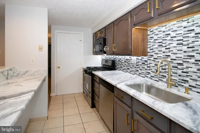 $179,900 | 93 Kenwood Drive, Sicklerville, NJ 08081