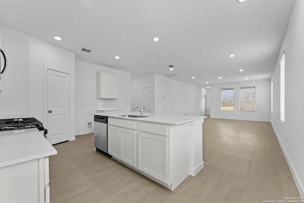 $305,000 | 6607 Titan Park, Converse, TX 78109