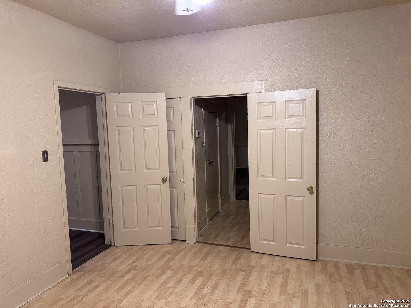 211 Blanco Road San Antonio, TX 78212 - Photo 13 of 34 an empty room with wooden floor