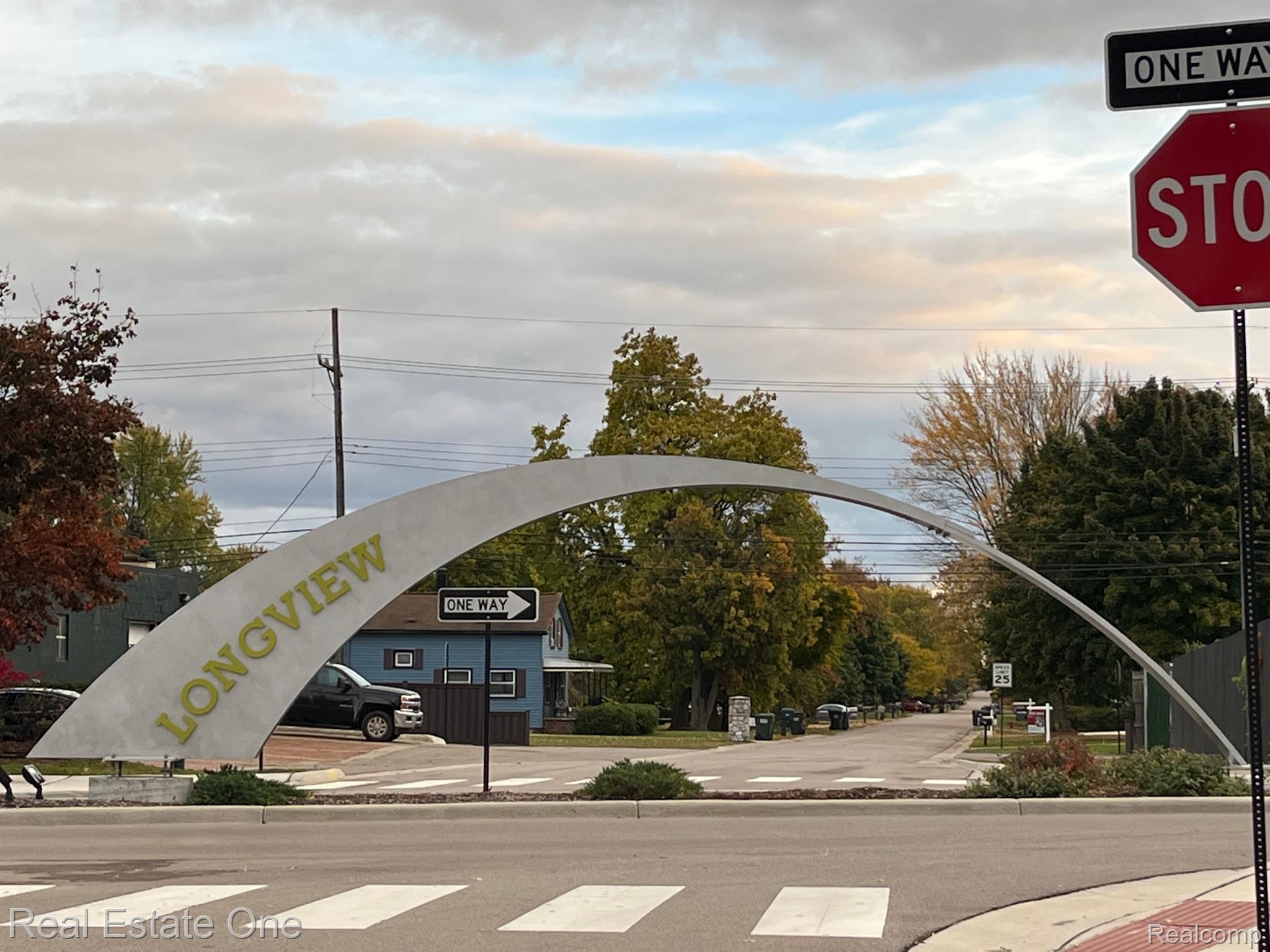 2550 Longview Avenue Rochester, MI 48307 - Photo 36 of 40 Longview/Auburn intersection looking south