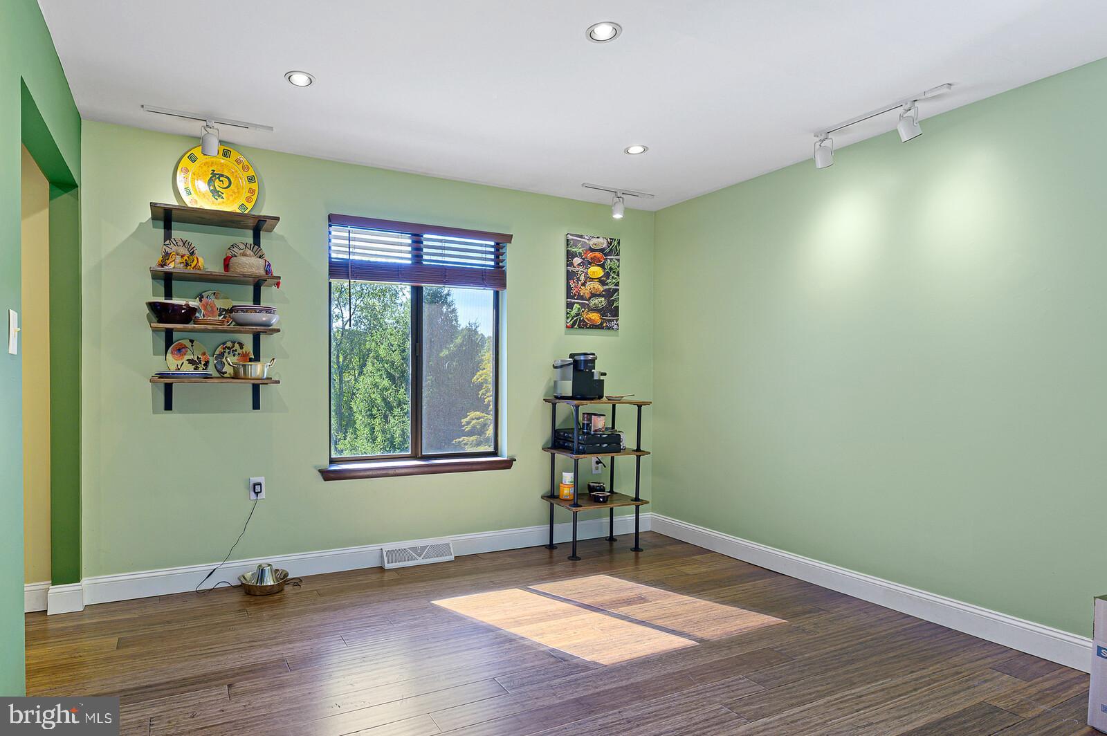 1 Kyecha Circle Elkton, MD 21921 - Photo 6 of 28 Dining Room