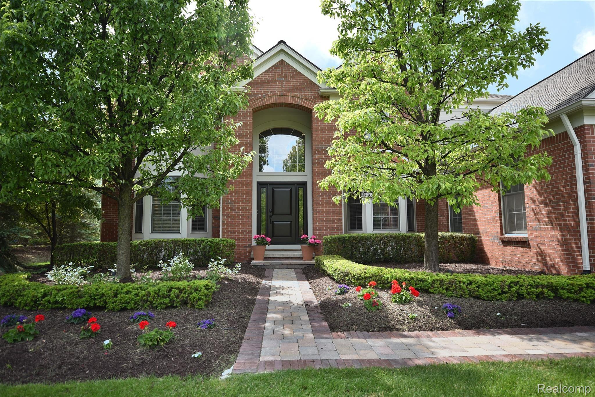 5880 Stonehaven Boulevard Rochester, MI 48306 - Photo 1 of 40 5880 Stonehaven_01.JPG