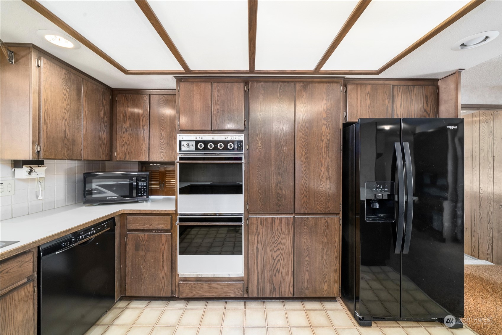 2435 McHugh Avenue Enumclaw, WA 98022 - Photo 11 of 35 a kitchen with stainless steel appliances granite countertop a refrigerator and a stove top oven