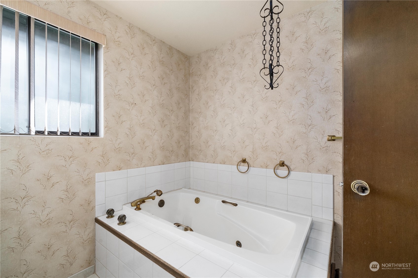 2435 McHugh Avenue Enumclaw, WA 98022 - Photo 24 of 35 a bathroom with a tub and shower