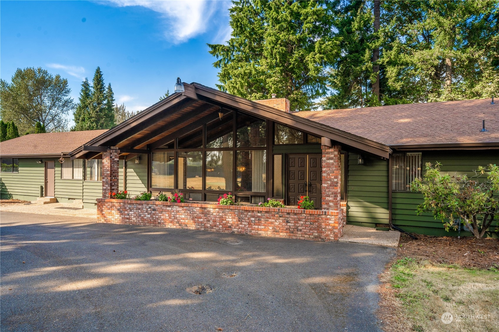 2435 McHugh Avenue Enumclaw, WA 98022 - Photo 29 of 35 a front view of a house with a garden