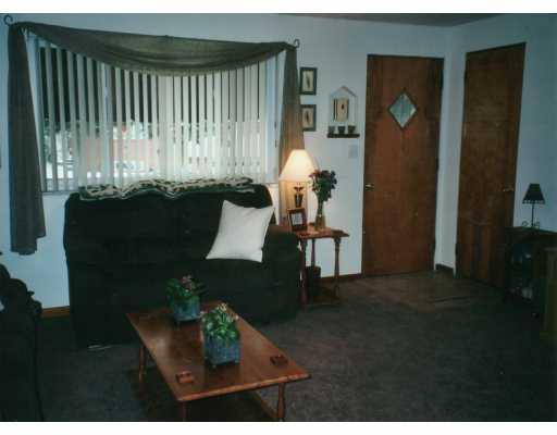 82 Fenway Road Pittsburgh, PA 15209 - Photo 2 of 8 Living Room.