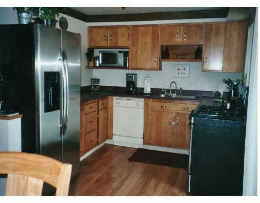 82 Fenway Road Pittsburgh, PA 15209 - Photo 4 of 8 Kitchen.