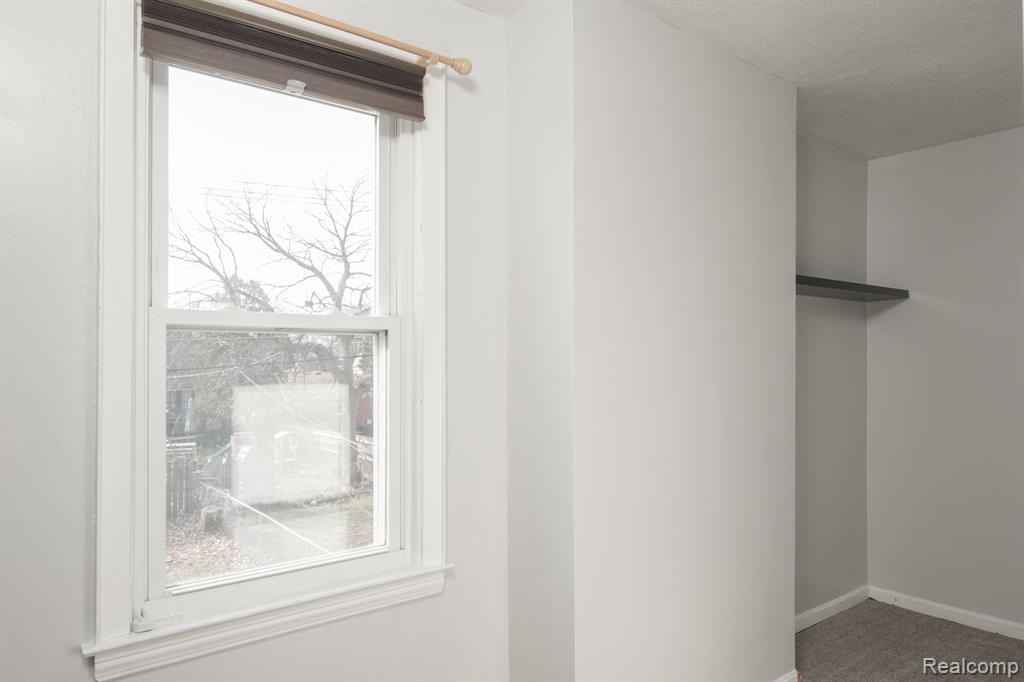 2227 Hampton Road Grosse Pointe, MI 48236 - Photo 21 of 32