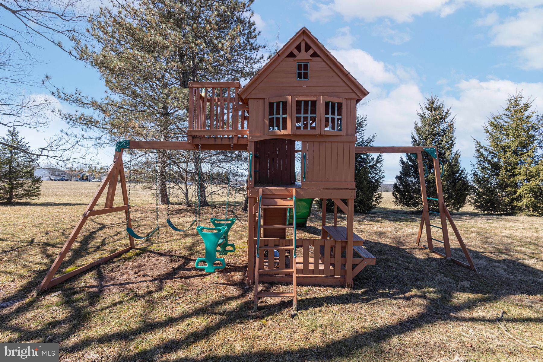 718 Telegraph Road Perkasie, PA 18944 - Photo 43 of 47 a front view of a house with garden