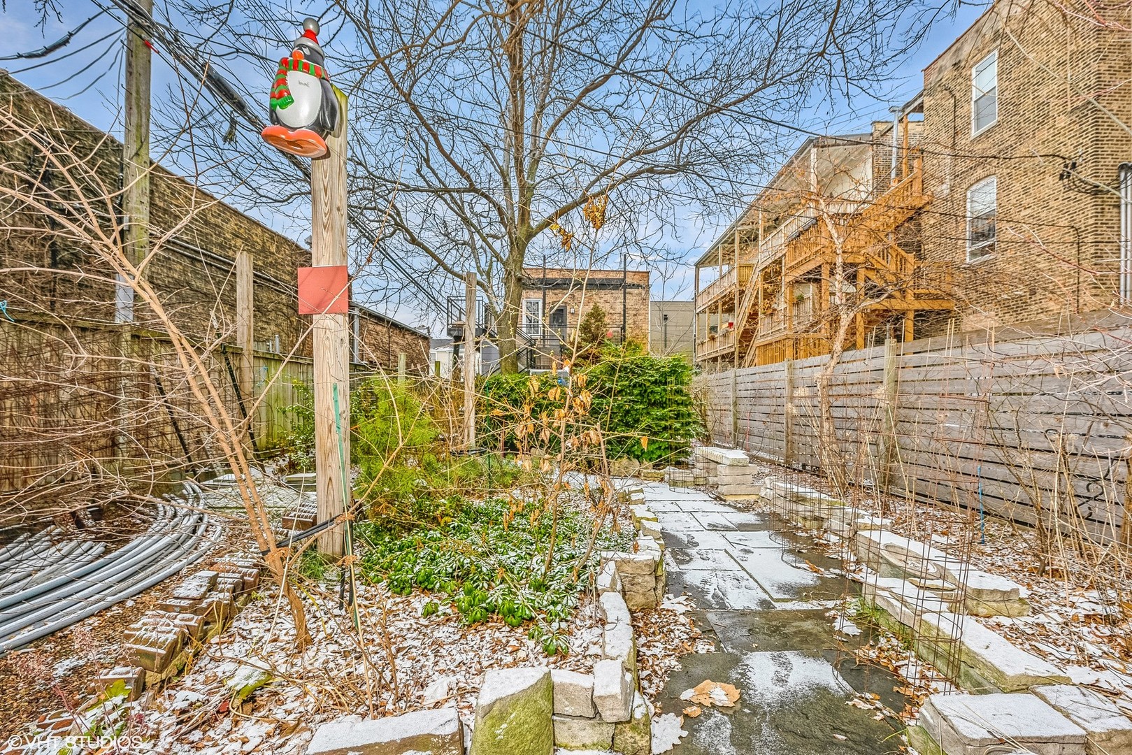 512 North Leavitt Street Chicago, IL 60612 - Photo 2 of 14 a pathway of a house