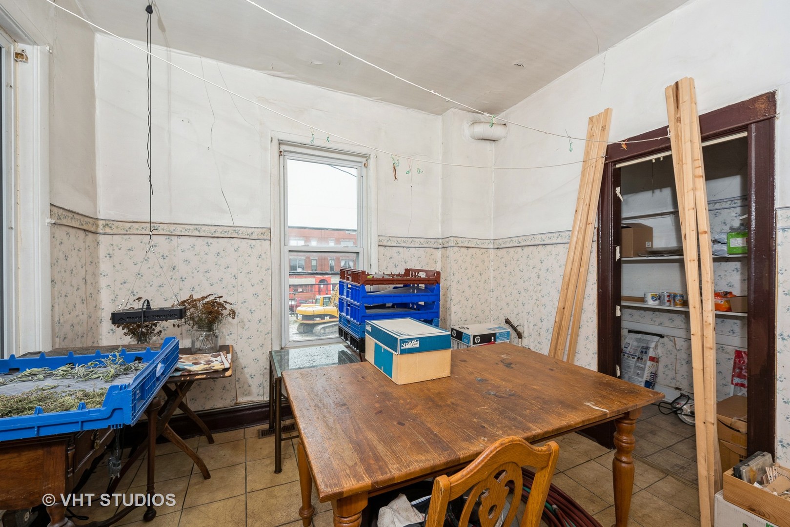 512 North Leavitt Street Chicago, IL 60612 - Photo 8 of 14 a dining room with furniture and window