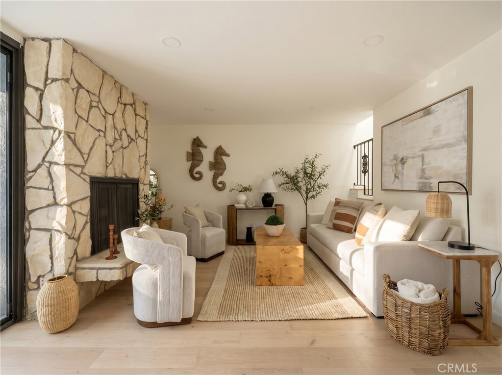 8125 Redlands Street, Unit 109 Playa del Rey, CA 90293 - Photo 7 of 42