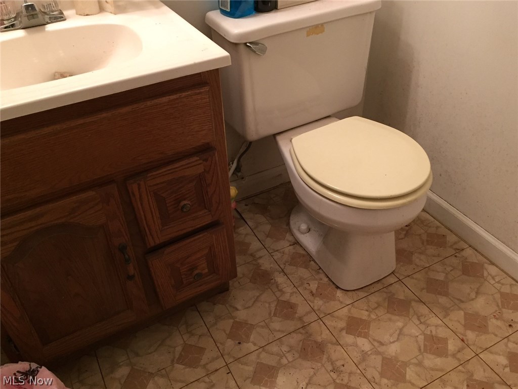52625 Farmington Road Bridgeport, OH 43912 - Photo 11 of 12 Gallery Image 11