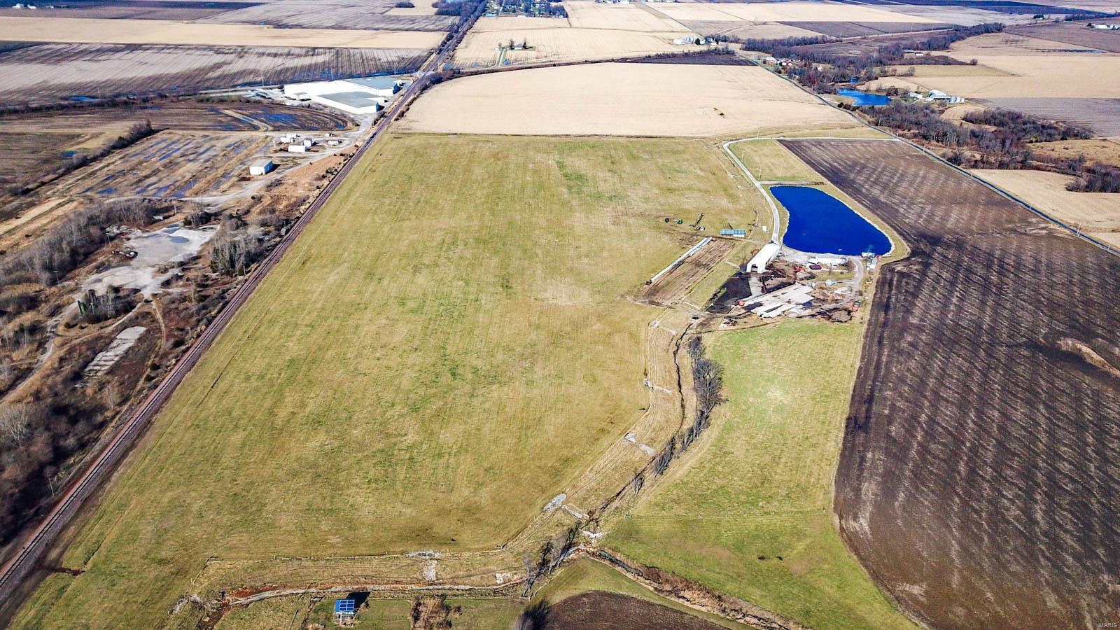 9517 Henderson Road Gillespie, IL 62033 - Photo 14 of 60