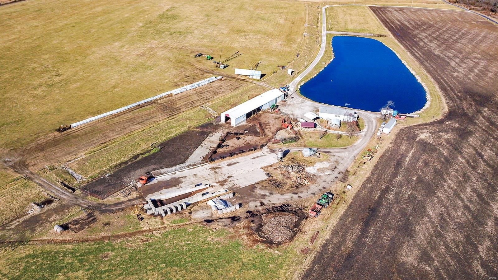 9517 Henderson Road Gillespie, IL 62033 - Photo 16 of 60
