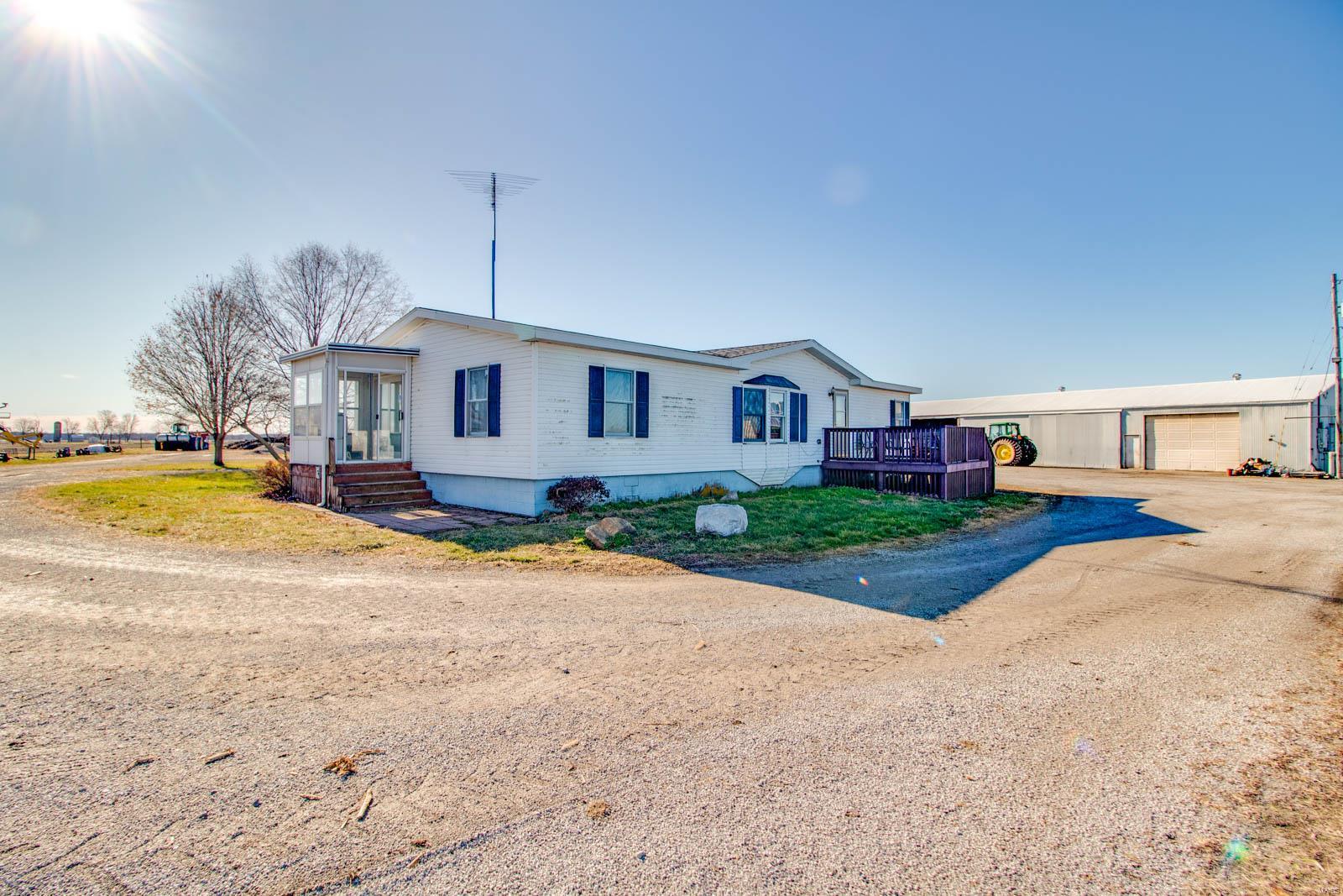 9517 Henderson Road Gillespie, IL 62033 - Photo 18 of 60