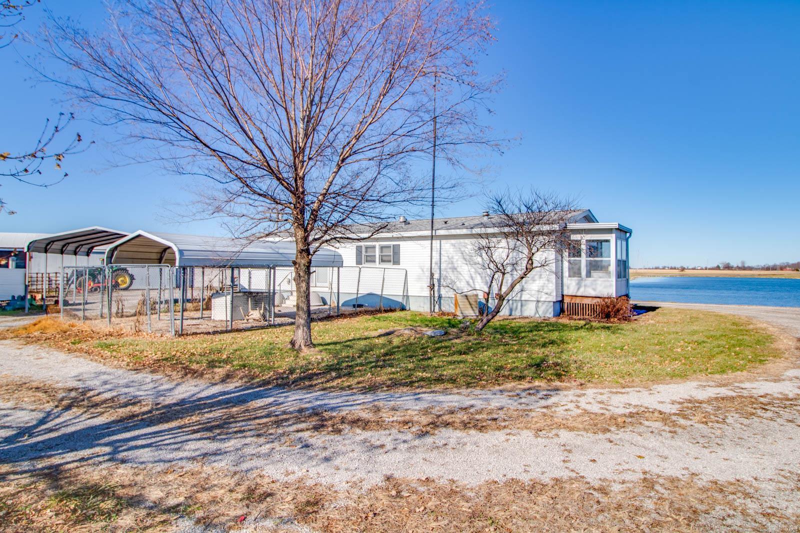 9517 Henderson Road Gillespie, IL 62033 - Photo 23 of 60