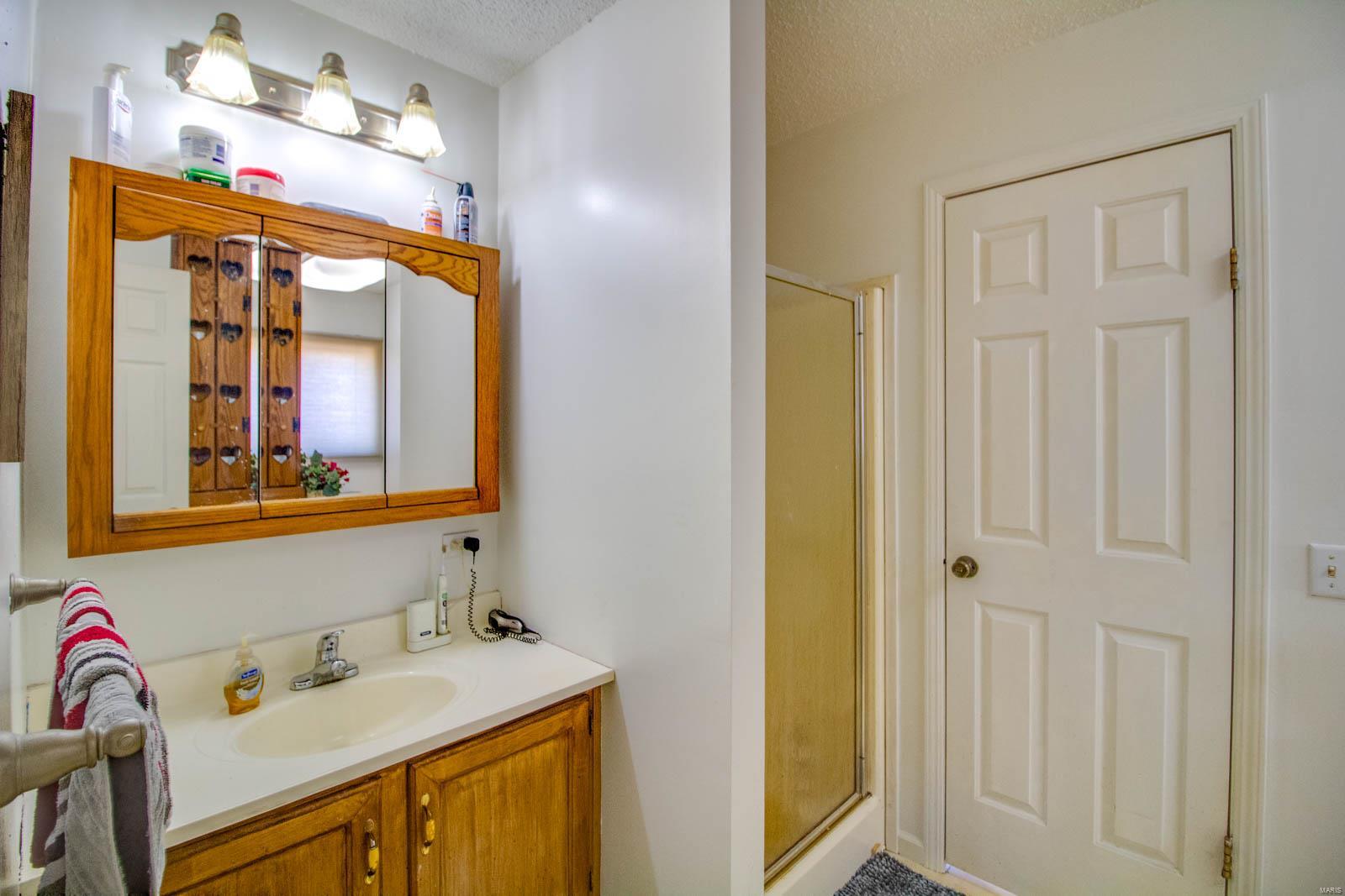 9517 Henderson Road Gillespie, IL 62033 - Photo 50 of 60
