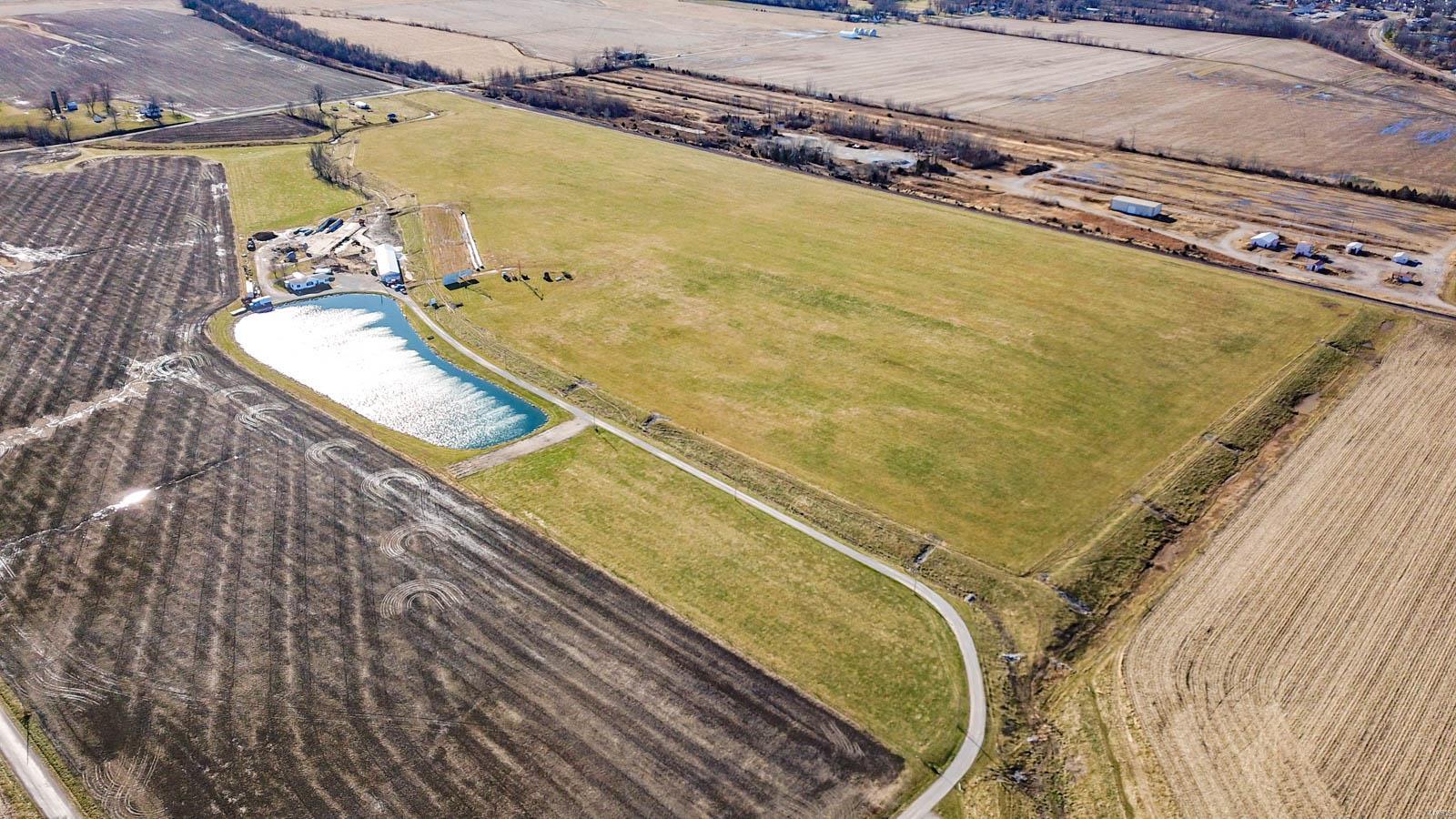 9517 Henderson Road Gillespie, IL 62033 - Photo 6 of 60