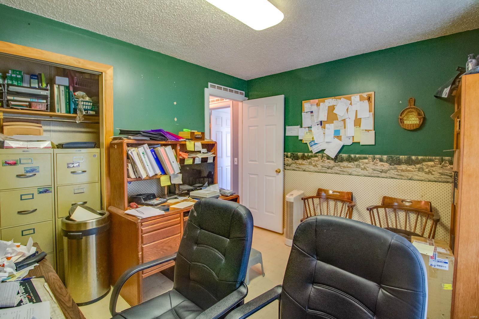 9517 Henderson Road Gillespie, IL 62033 - Photo 58 of 60