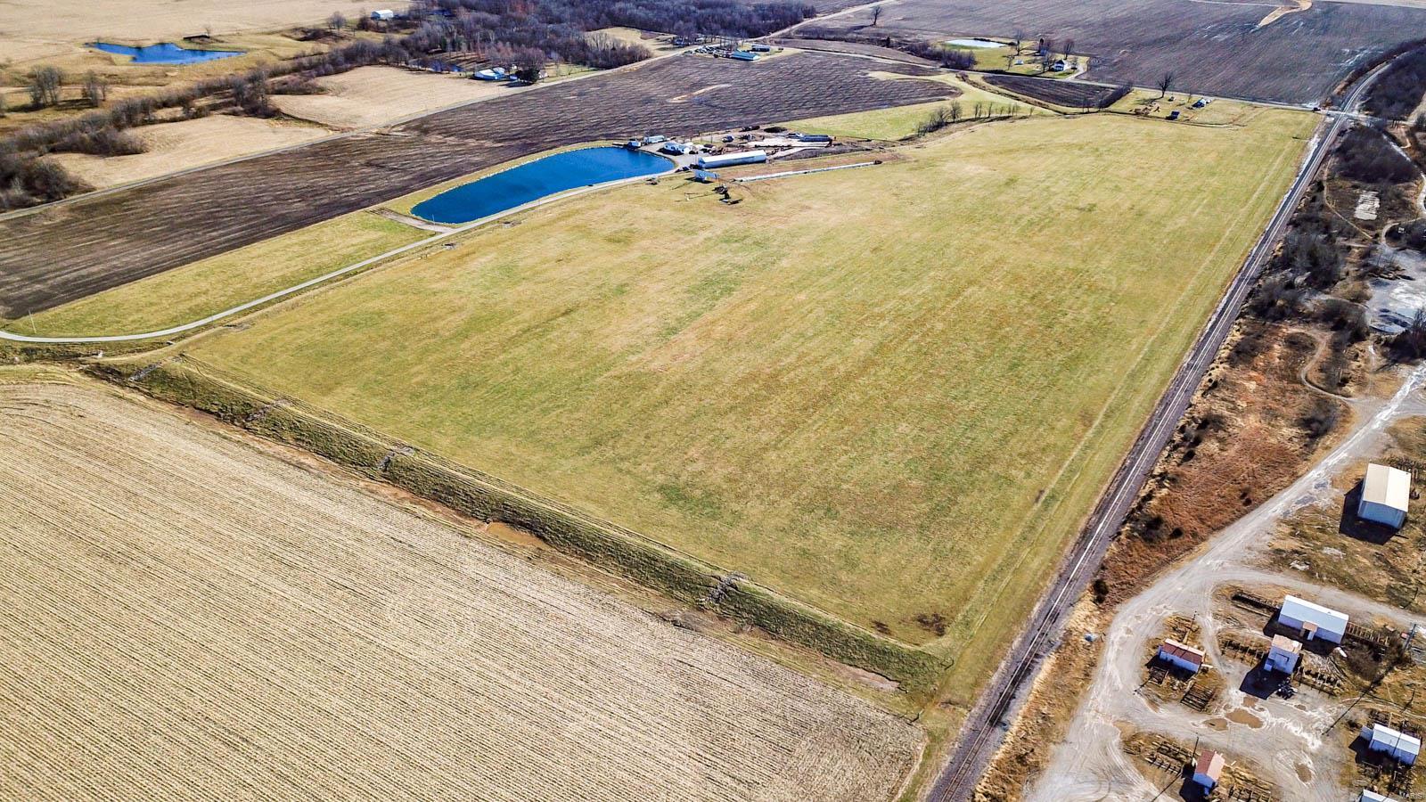 9517 Henderson Road Gillespie, IL 62033 - Photo 10 of 60