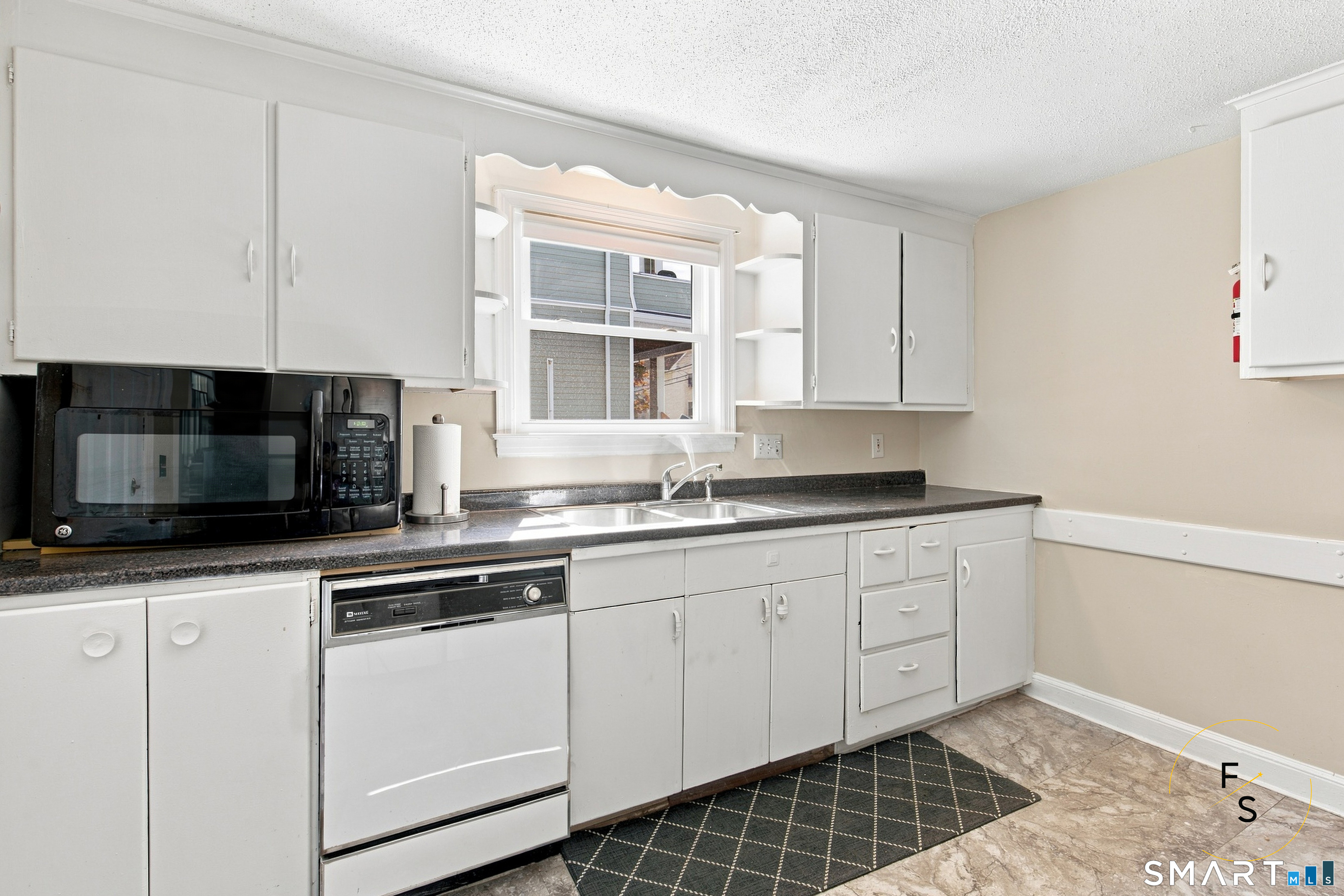 144 Wilson Street Hartford, CT 06106 - Photo 10 of 40 Gallery Image 10
