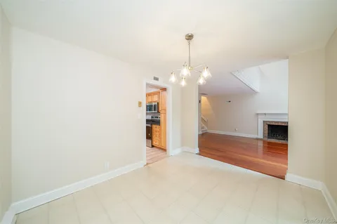 $799,000 | 5 Grove Mews, Chappaqua, NY 10514