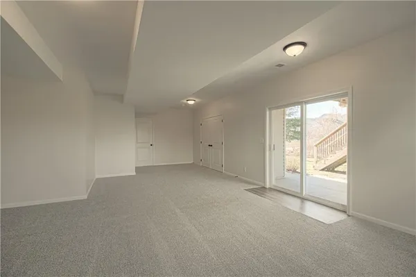 $525,000 | 10224 North Willow Avenue, Kansas City, MO 64157