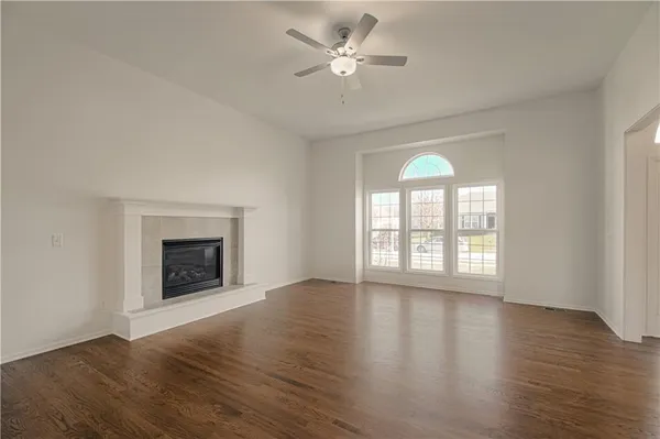 $525,000 | 10224 North Willow Avenue, Kansas City, MO 64157