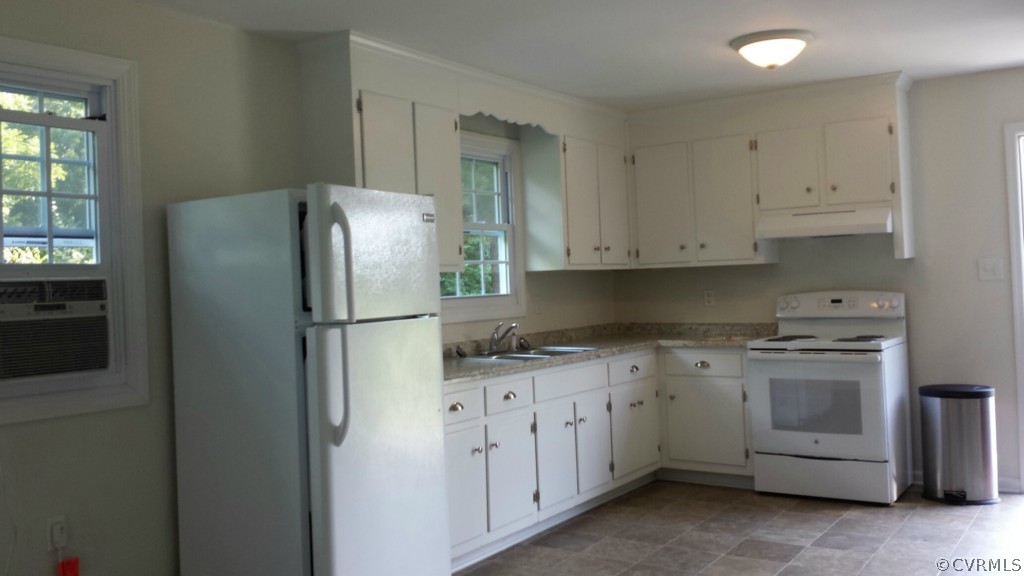 689 Sheppards Road Farmville, VA 23901 - Photo 4 of 16 a kitchen with appliances a sink and cabinets