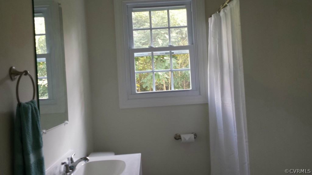 689 Sheppards Road Farmville, VA 23901 - Photo 9 of 16 a bathroom with a window