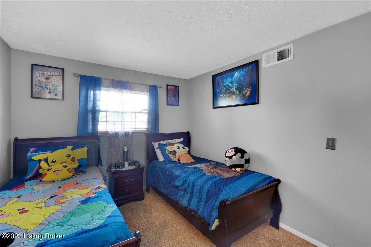 5002 Oldshire Road Louisville, KY 40229 - Photo 13 of 38 13-5002 Oldshire Rd-112