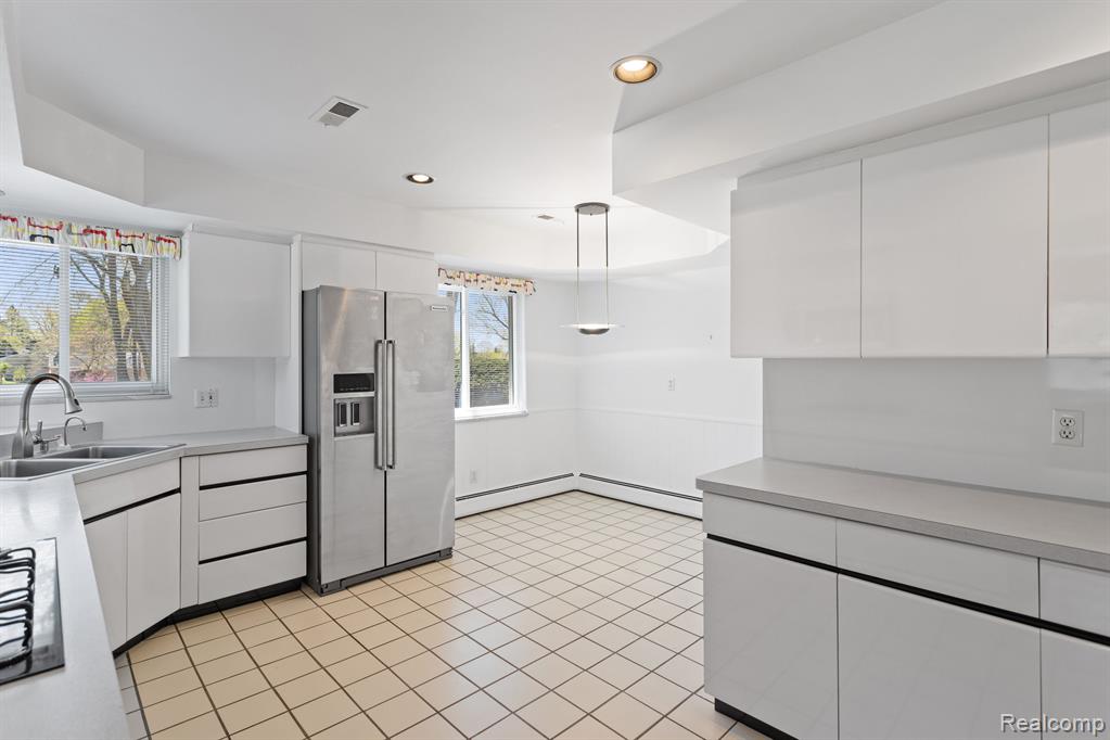 25826 Farmington Road Farmington Hills, MI 48336 - Photo 21 of 43