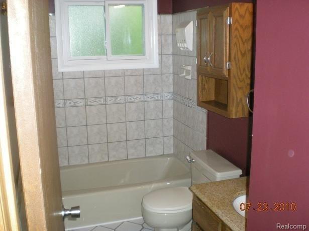 6267 Bemis Road Ypsilanti, MI 48197 - Photo 11 of 15 Bathroom 1