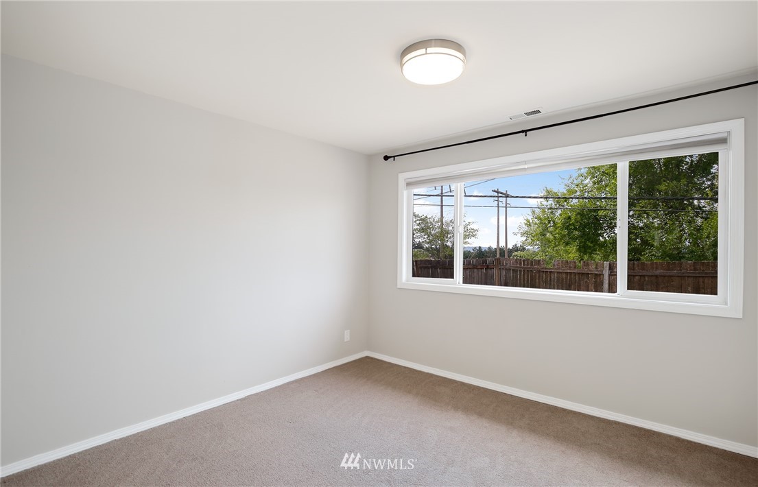 3304 Northeast 6th Street Renton, WA 98056 - Photo 14 of 17