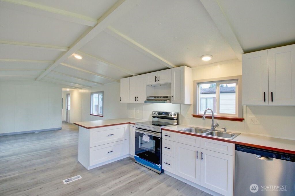 24919 Hoehn Road, Unit 72 Sedro-Woolley, WA 98284 - Photo 8 of 18