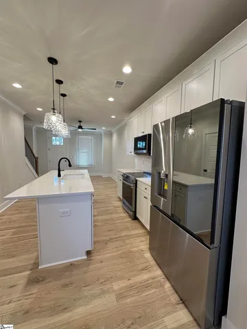 $389,900 | 9 Hawthorne Lane, Unit 103, Greenville, SC 29605