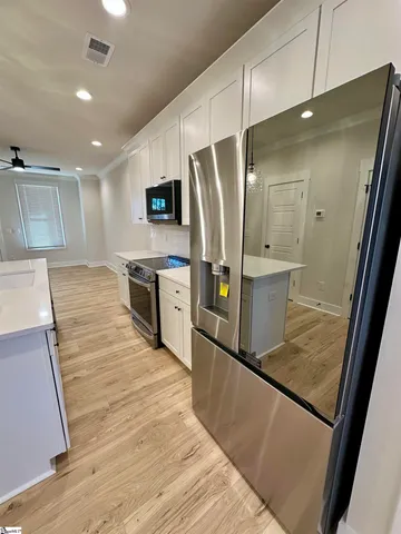 $389,900 | 9 Hawthorne Lane, Unit 103, Greenville, SC 29605