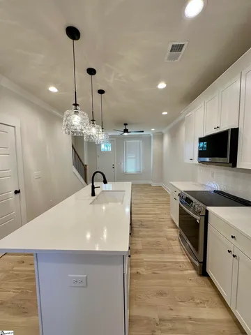 $389,900 | 9 Hawthorne Lane, Unit 103, Greenville, SC 29605