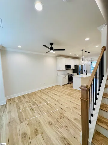 $389,900 | 9 Hawthorne Lane, Unit 103, Greenville, SC 29605